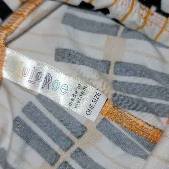 LuLaRoe leggings ONE SIZE (2-10) - Picture 3 of 3